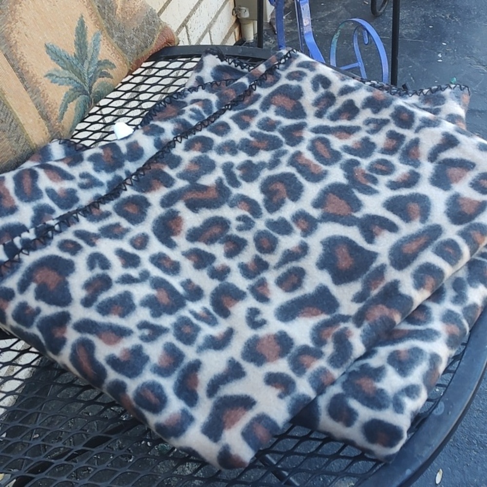 🐆/Throw Blanket - Picture 3 of 4